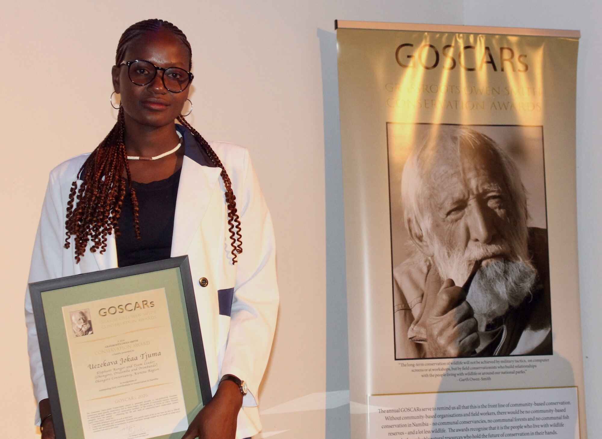 Uezekava Jokaa Tjuma recieving her award.