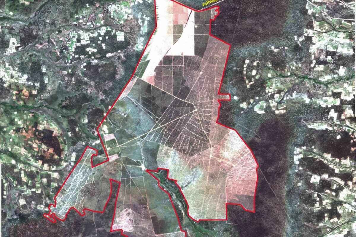 Aerial view of the Cubango/Okavango river showing agricultural developments on one side.